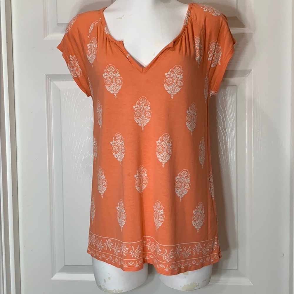 Old Navy Peach floral top. Size M